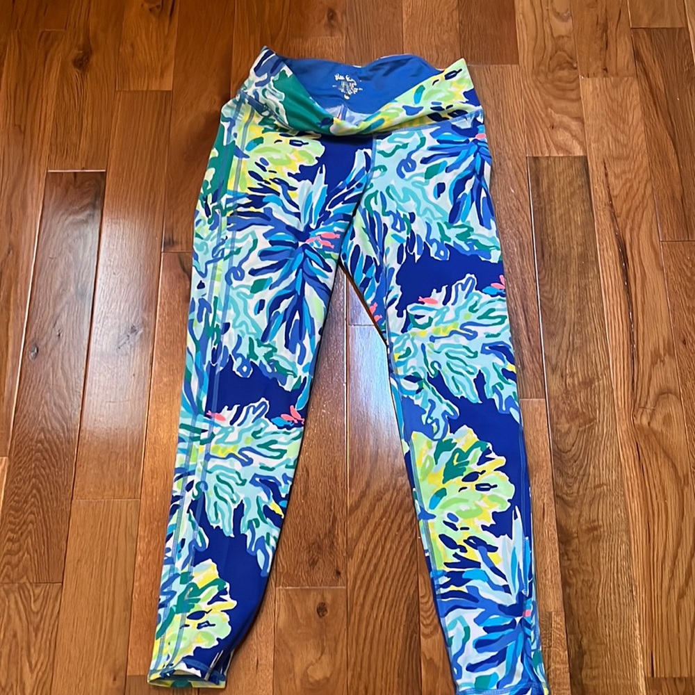 NWOT wade and sea luxletic weekender leggings.  Size medium